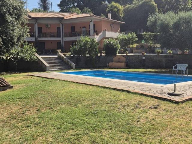 Villa in vendita a Montopoli di Sabina RI