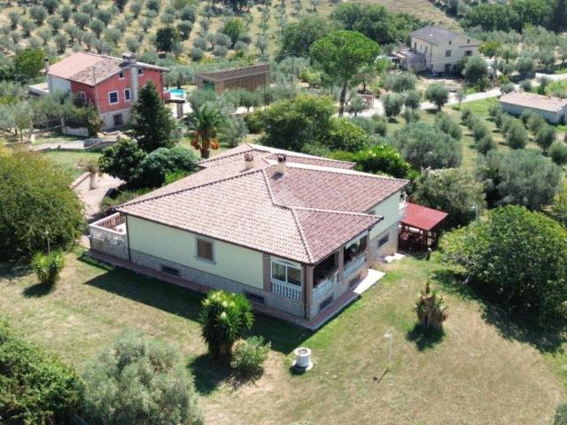 Villa in vendita a Montopoli di Sabina RI