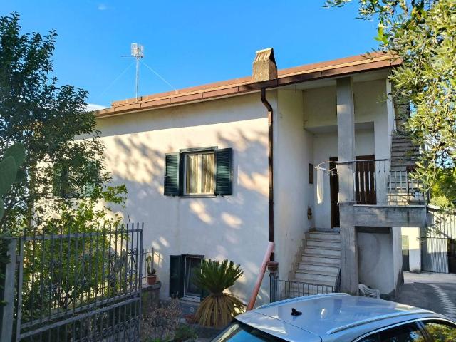 Villa in vendita a Montopoli di Sabina RI