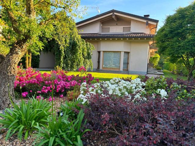 Villa in vendita a Montorfano CO