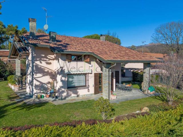 Villa in vendita a Montorfano CO