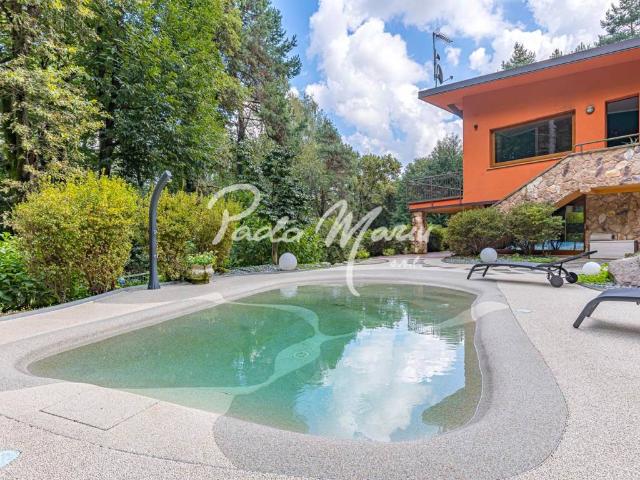 Villa in vendita a Montorfano CO