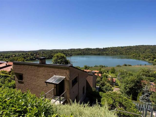 Villa in vendita a Montorfano CO