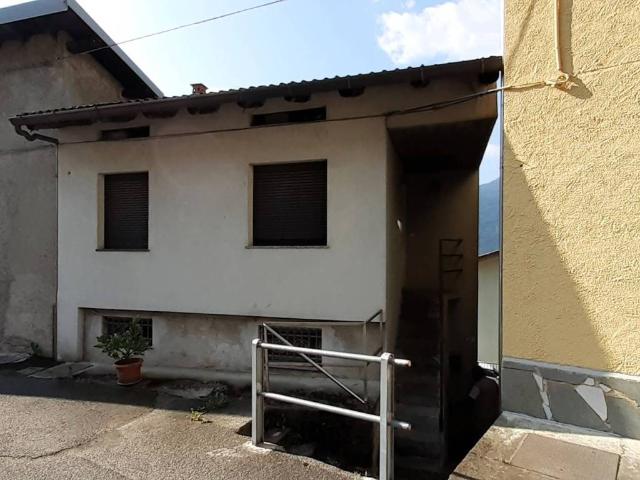Villa in vendita a Montagna in Valtellina SO