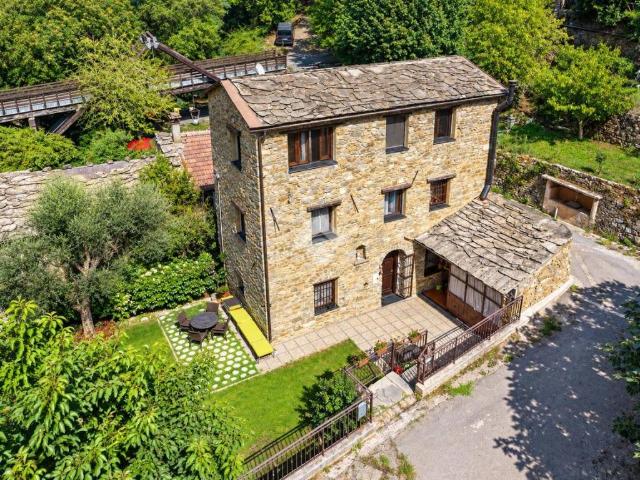 Villa in vendita a Montalto Carpasio IM