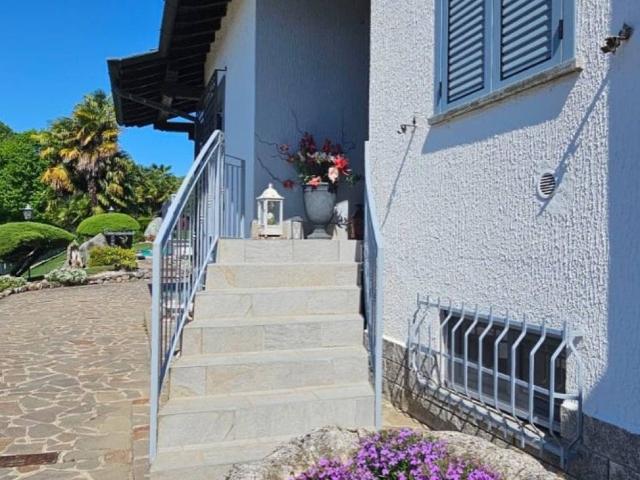 Villa in vendita a Montano Lucino CO