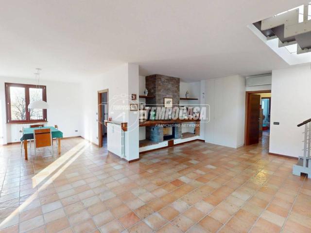 Villa in vendita a Montano Lucino CO