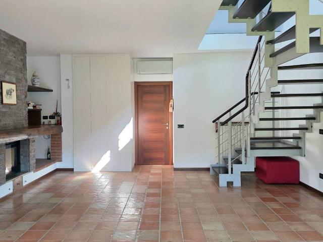 Villa in vendita a Montano Lucino CO