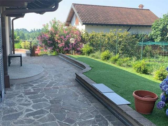 Villa in vendita a Montano Lucino CO