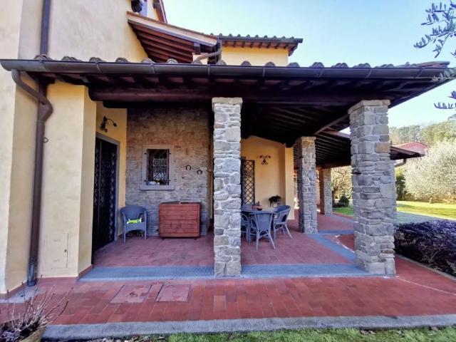 Villa in vendita a Montevarchi AR