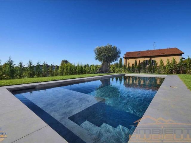 Villa in vendita a Montevecchia LC
