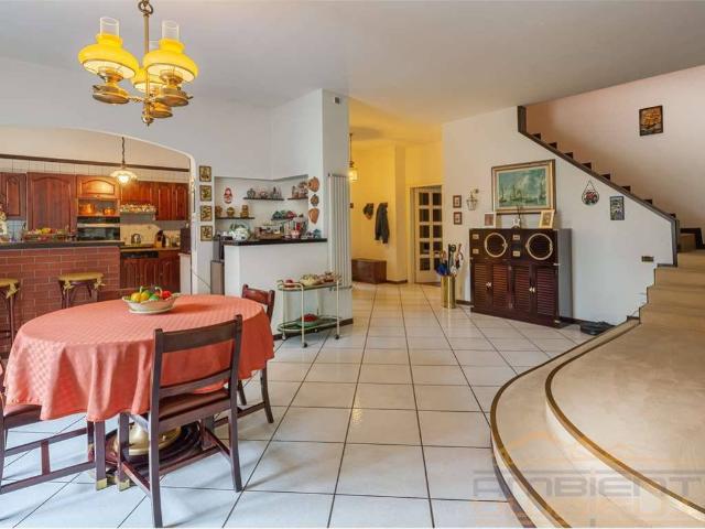 Villa in vendita a Montevecchia LC