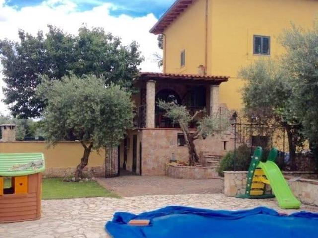 Villa in vendita a Monte Compatri RM