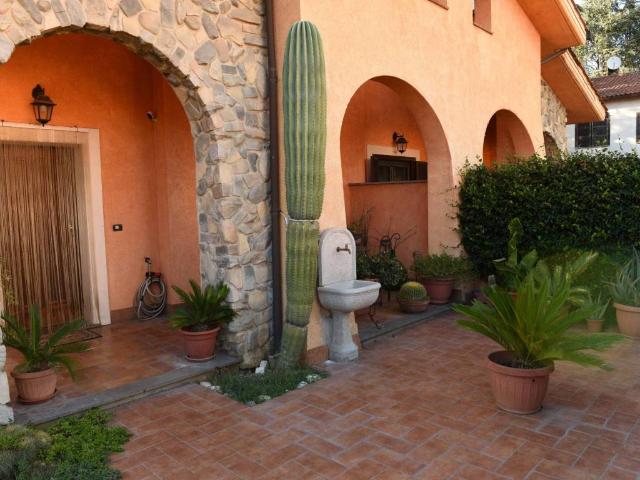 Villa in vendita a Monte Compatri RM