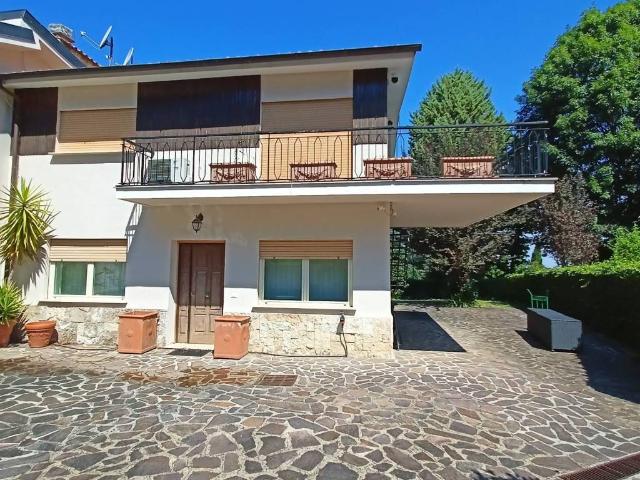 Villa in vendita a Monte Compatri RM