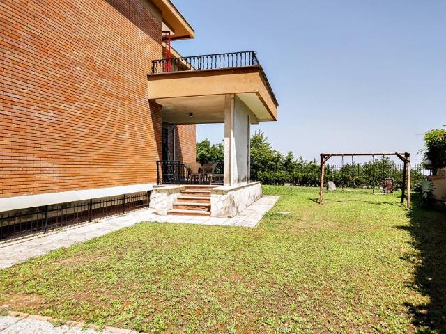 Villa in vendita a Monte Compatri RM
