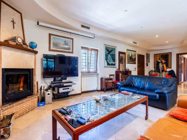 Villa in vendita a Monte Compatri RM
