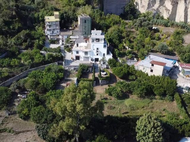 Villa in vendita a Monte di Procida NA