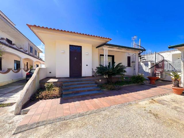 Villa in vendita a Monte di Procida NA
