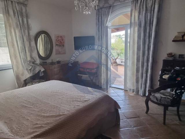 Villa in vendita a Monte di Procida NA