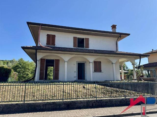 Villa in vendita a Monte Marenzo LC