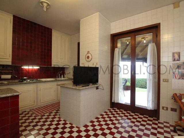 Villa in vendita a Monte Marenzo LC