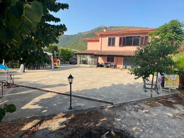 Villa in vendita a Monte San Biagio LT