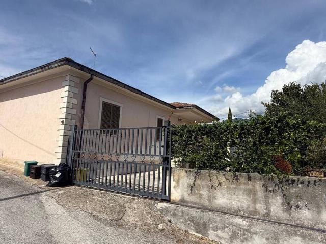 Villa in vendita a Monte San Giovanni Campano FR