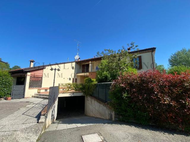 Villa in vendita a Monte San Pietro BO