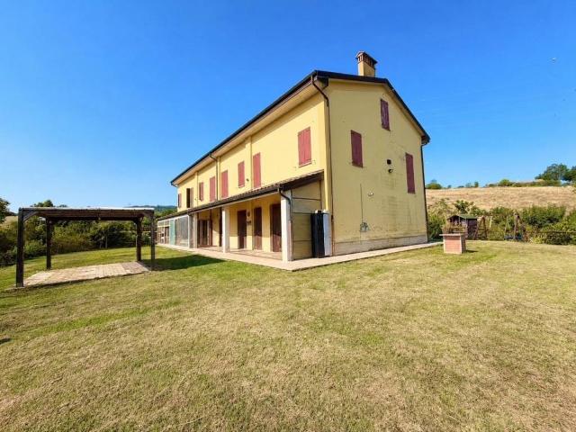 Villa in vendita a Monte San Pietro BO