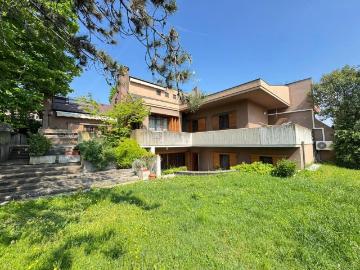 Villa in vendita a Monte San Pietro BO