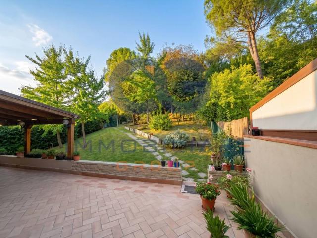 Villa in vendita a Monte San Pietro BO