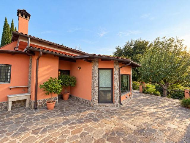 Villa in vendita a Monte Porzio Catone RM