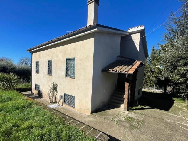 Villa in vendita a Montebuono RI