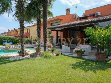 Villa in vendita a Montecchia di Crosara VR