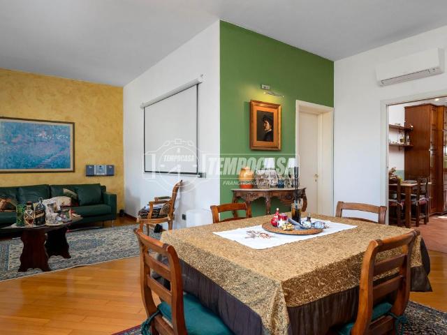 Villa in vendita a Montecchio Emilia