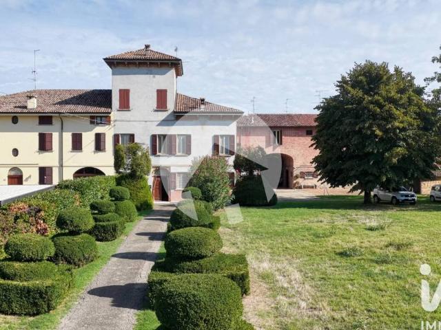 Villa in vendita a Montecchio Emilia RE