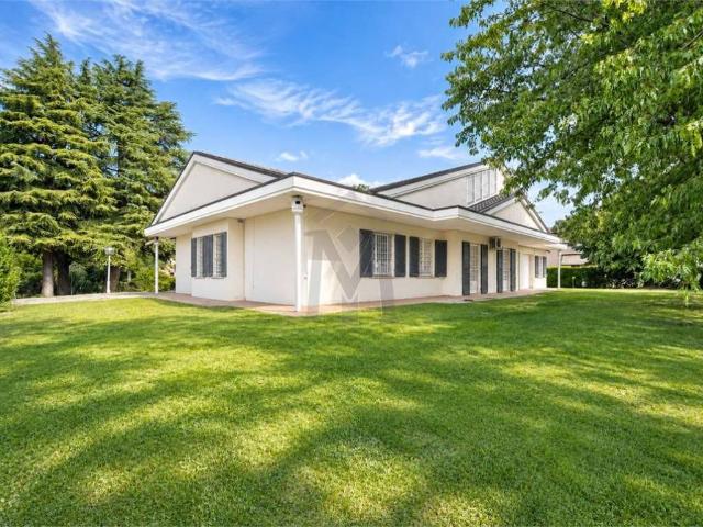 Villa in vendita a Montecchio Emilia RE