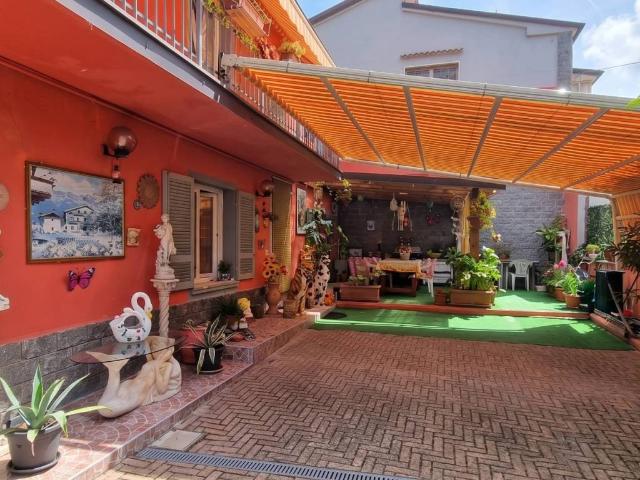 Villa in vendita a Montecalvo Versiggia PV