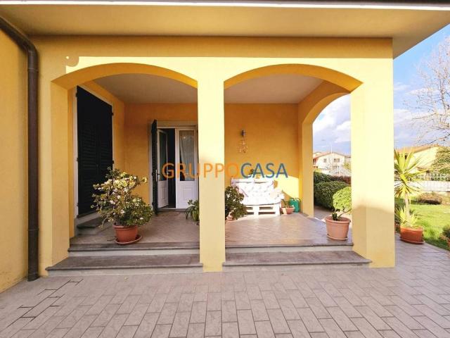 Villa in vendita a Montecarlo LU
