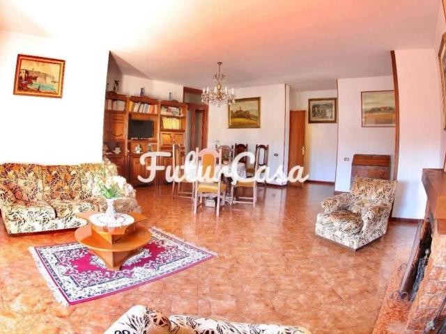 Villa in vendita a Montecarlo LU