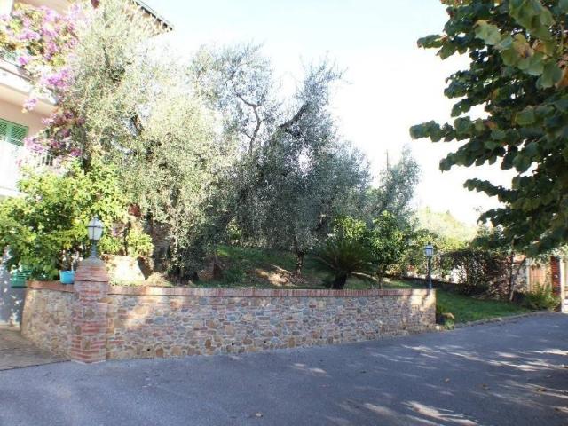 Villa in vendita a Montecarlo LU