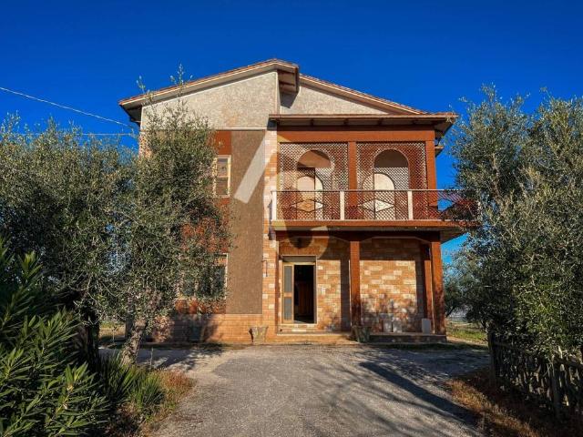 Villa in vendita a Montecarotto AN