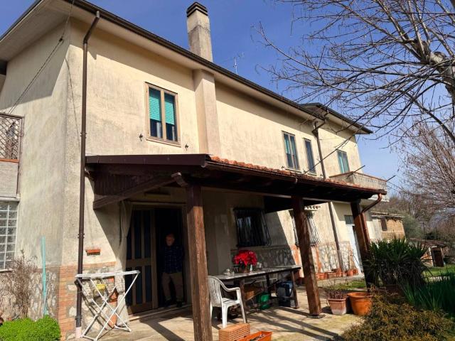 Villa in vendita a Montecastrilli TR
