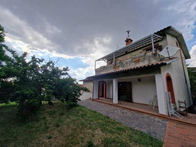 Villa in vendita a Montecastrilli TR