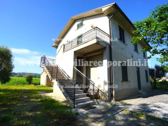 Villa in vendita a Montecassiano MC