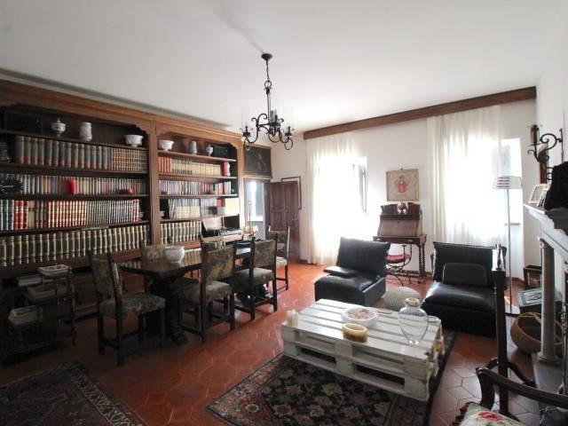 Villa in vendita a Montecatini Terme PT