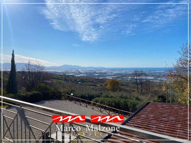 Villa in vendita a Montecorvino Pugliano SA