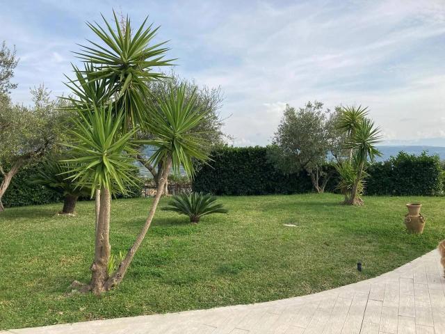 Villa in vendita a Montecorvino Rovella