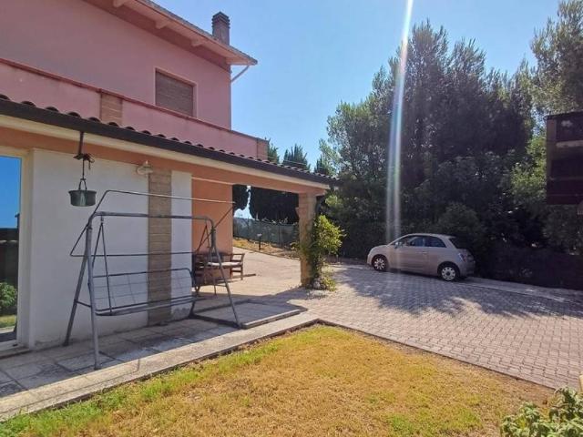 Villa in vendita a Montecosaro MC